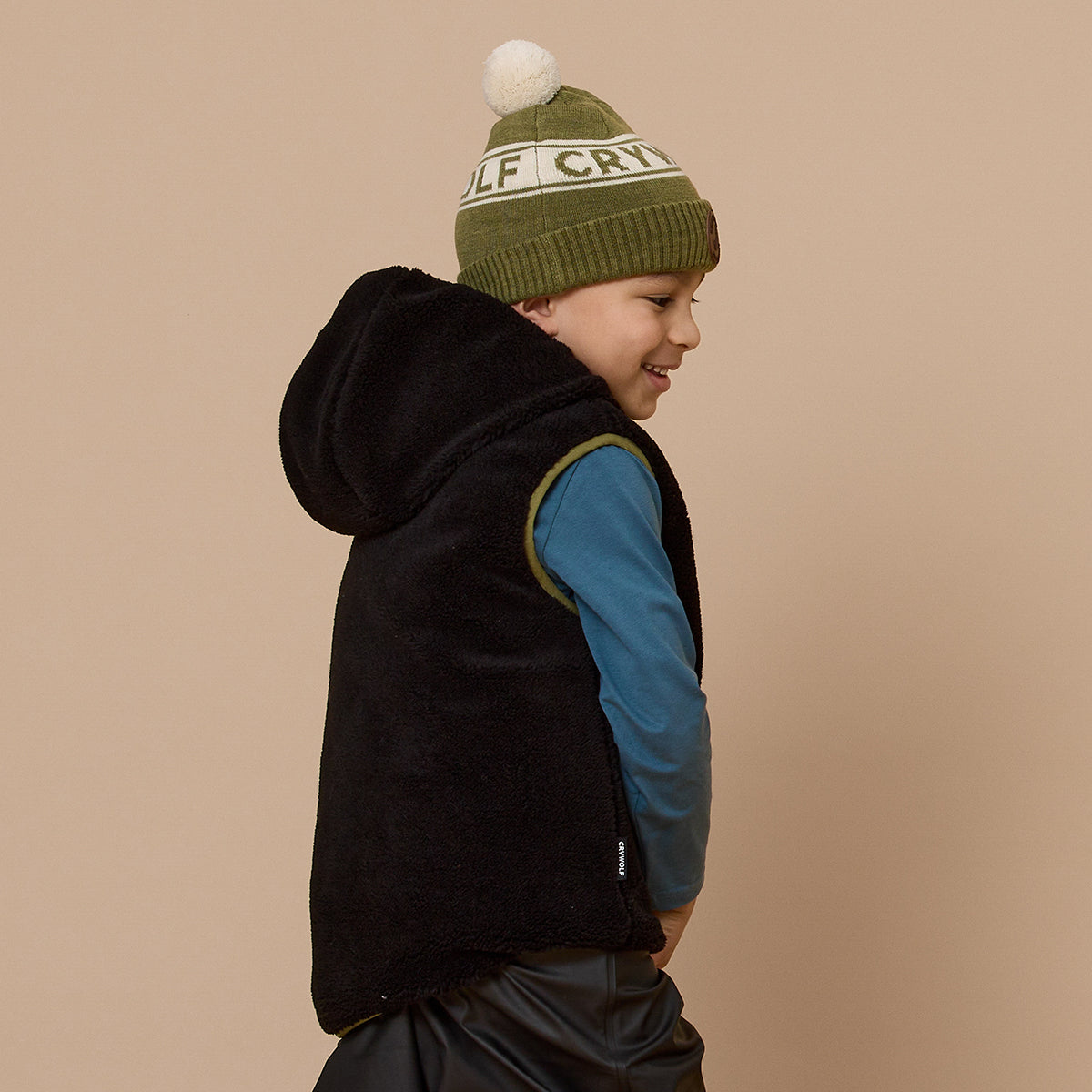 Crywolf Reversible Yeti Vest Fern | Black
