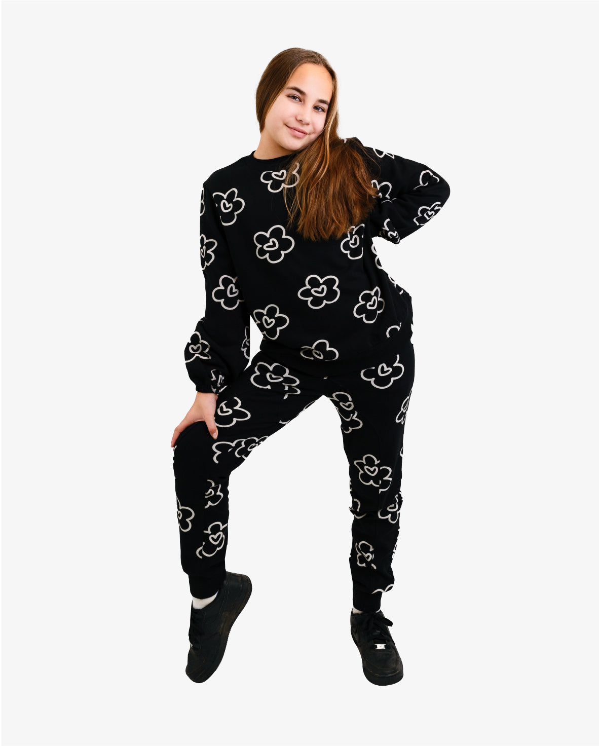 The Girl Club Flower Heart Crew Black