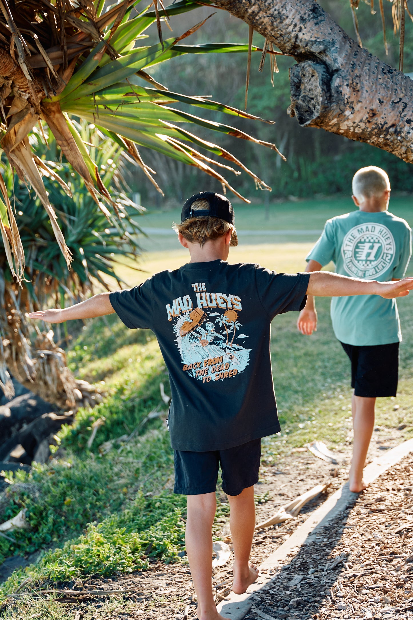 Mad Hueys Shred Dead Tee Vintage Black