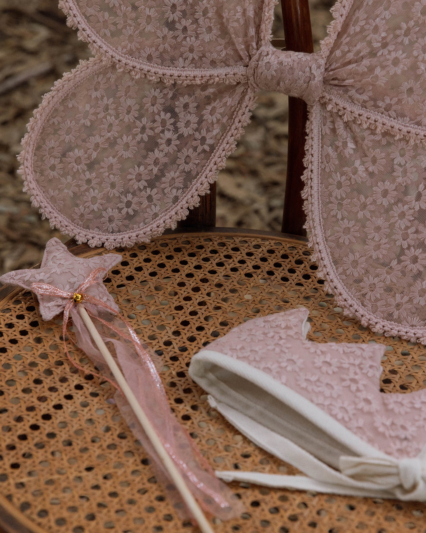 Noralee Wings Rose Embroidered Daisy